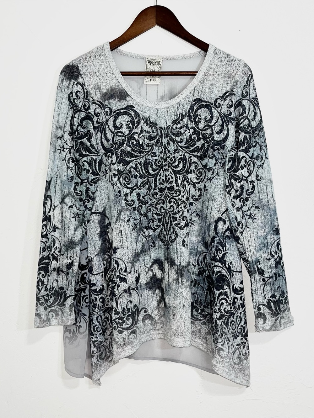 Vocal Apparel Women's Gray Tie Dye Damask Rhinestone Long Sleeve Tunic Top M